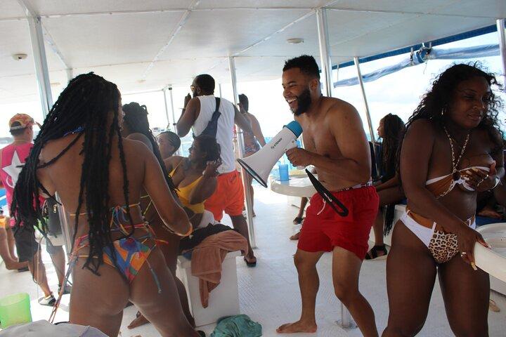 Catamarán Party Boat Cancún