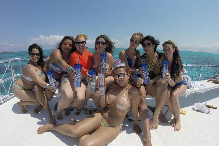 Catamarán Party Boat Cancún