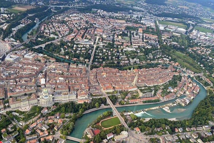 Helikopter-Rundflug über die Schweizer Hauptstadt - der ideale Flug, um Bern zu sehen