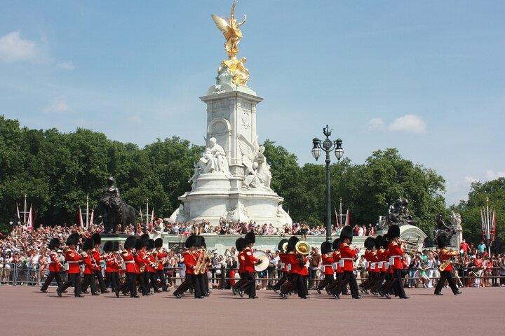 Visita con entrada al Palacio de Buckingham y al cambio de guardia