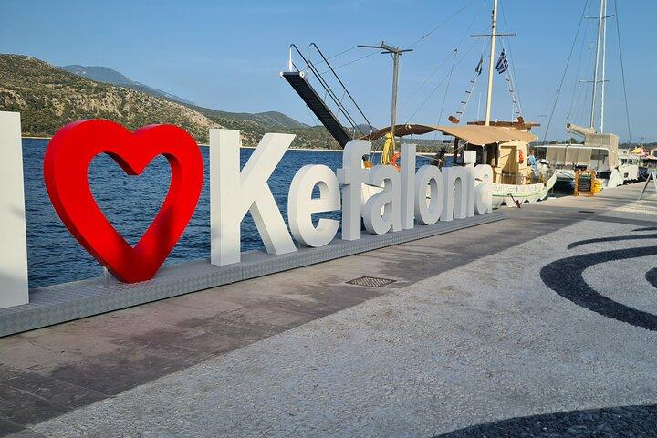 "Träumerische Kreuzfahrt"Tägliche Kreuzfahrt vom Hafen von Argostoli mit einem traditionellen griechischen Boot