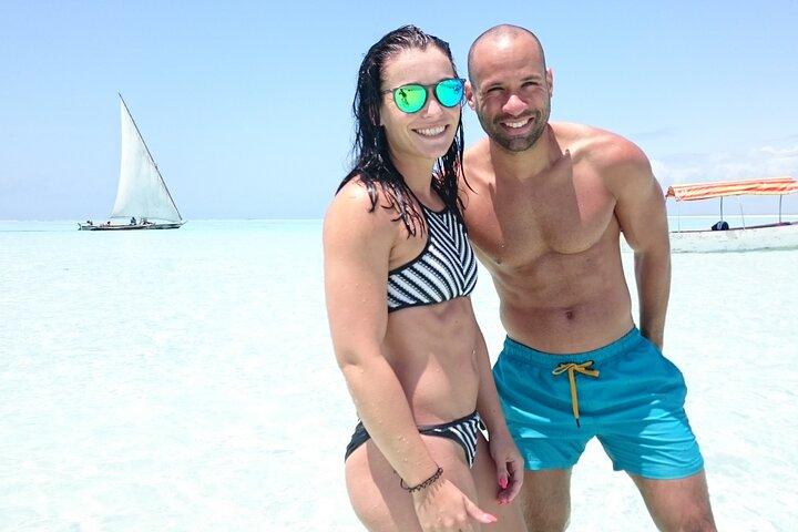 半日Zanzibar Mnemba環礁海洋保護区シュノーケリングツアー