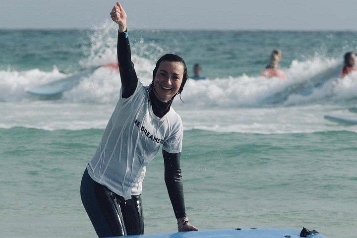 Lezioni di Surf per Beginner e Intermedi (6 persone a istruttore)