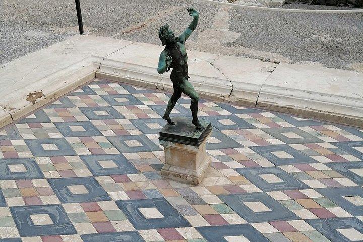 Private Tour with Official Guide through the wonders of Pompeii.