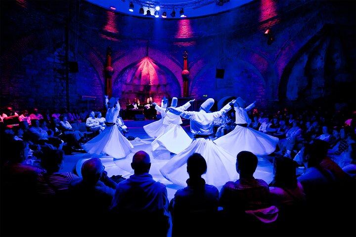 Cappadoce : cérémonie des derviches tourneurs
