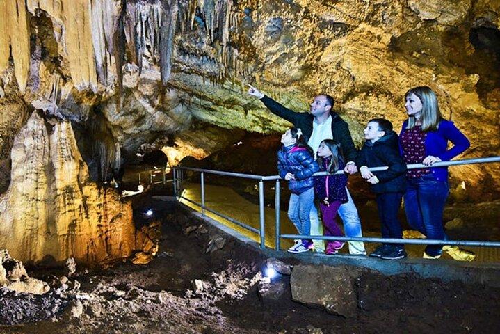 Bellezza selvaggia della Grotta Lipa tra Budva e Cetinje