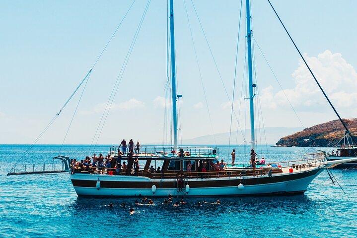 Atene: crociera di un'intera giornata da un'isola all'altra con pranzo e nuoto