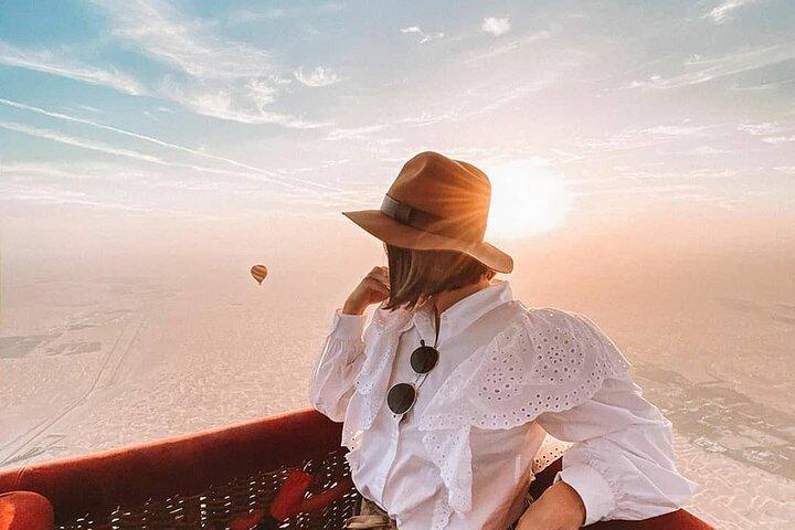 Dubai Balloon Ride og morgenmad, Camel, Falconry og overførsler