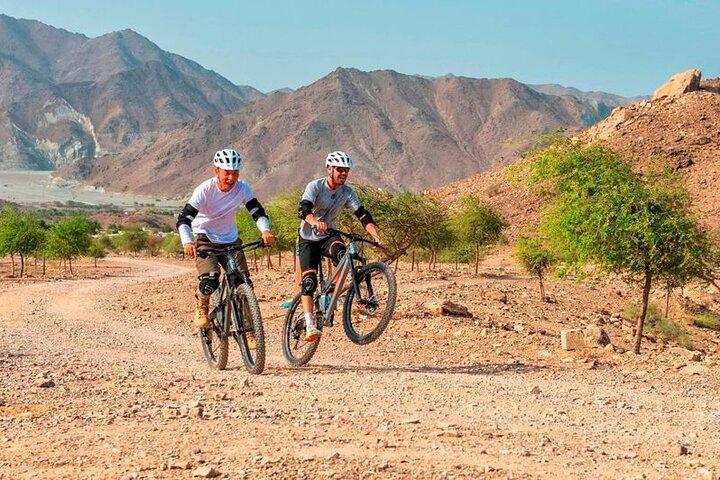 Hatta Mountain Adventure (wandelen en fietsen)