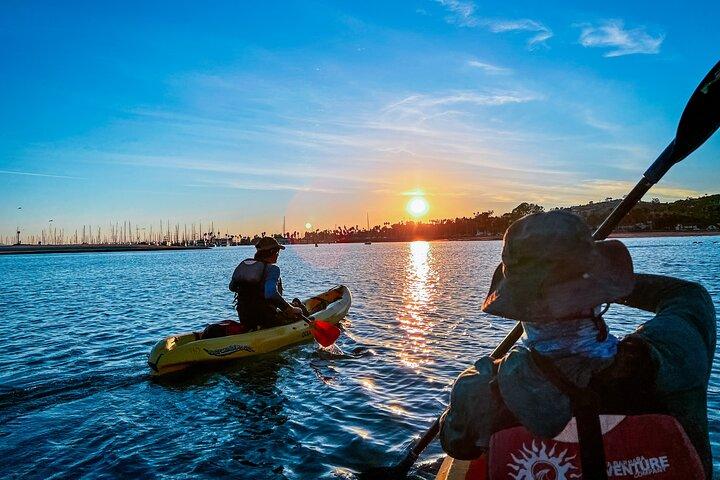Excursion en kayak au coucher du soleil dans le port de Santa Barbara (2 heures)