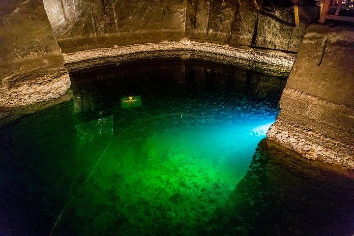 クラクフからのアウシュヴィッツとヴィエリチカ岩塩坑の 1 日ツアー