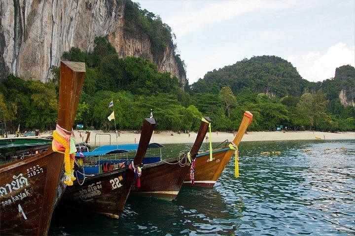 クラビ：昼食付きロングテールボートによる日帰り旅行ホン島