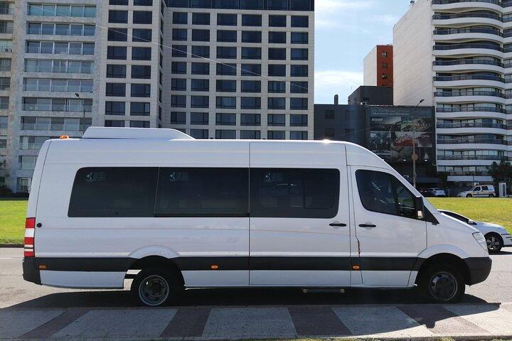 Transfer vom oder zum Flughafen (4 bis 12 Personen)