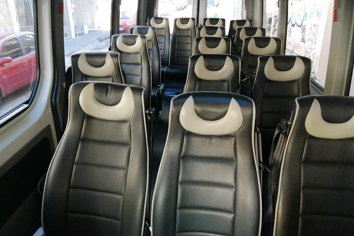 Transfer vom oder zum Flughafen (4 bis 12 Personen)