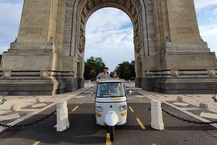 トゥクトゥク ブカレスト ツアー - 街でのユニークな体験!