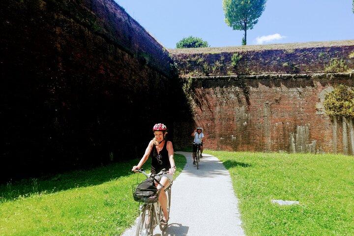 Lucca: self-guided tour + picnic nel vigneto