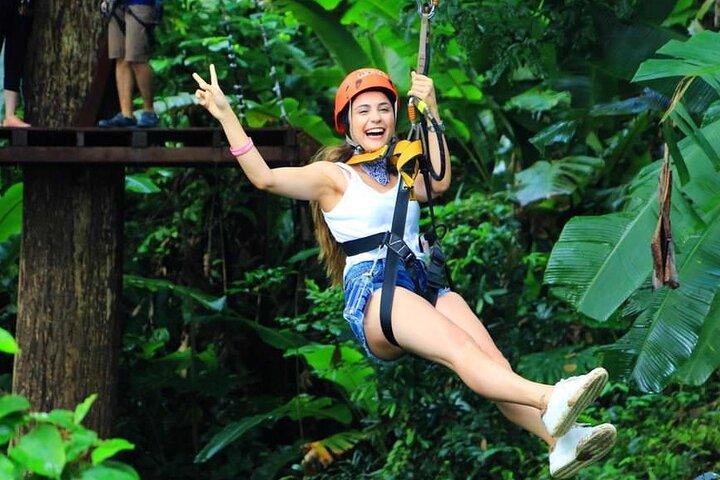 Tirolesa Hanuman World y Skywalk Phuket