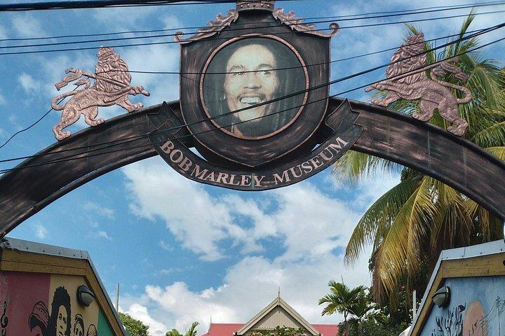 モンテゴ ベイ発ボブ マーリー博物館 1 日ツアー