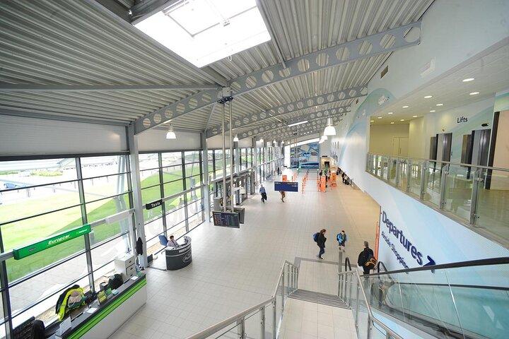 ロンドン中心部とサウスエンド空港間のプライベートトランスファー
