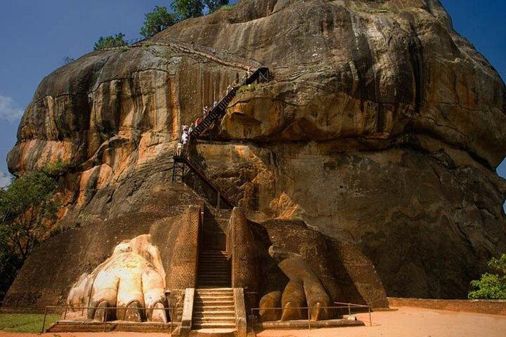 Sigiriya Rock und Village Experience aus Colombo, Negombo oder Kandy