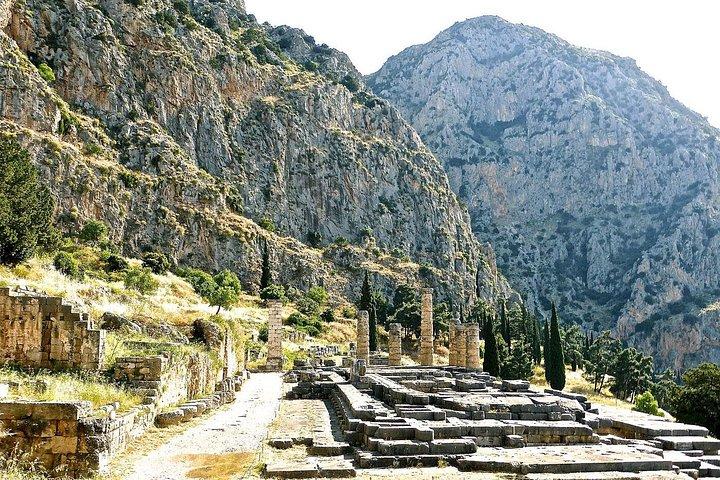 Delphi Meteora and Thermopylae 2-Day Private Tour