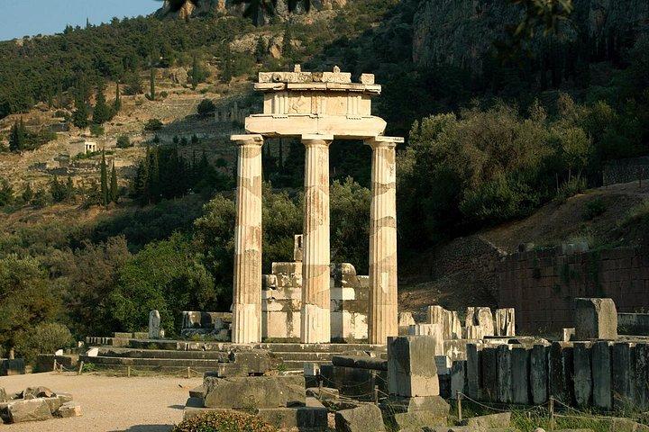 Delphi Meteora and Thermopylae 2-Day Private Tour