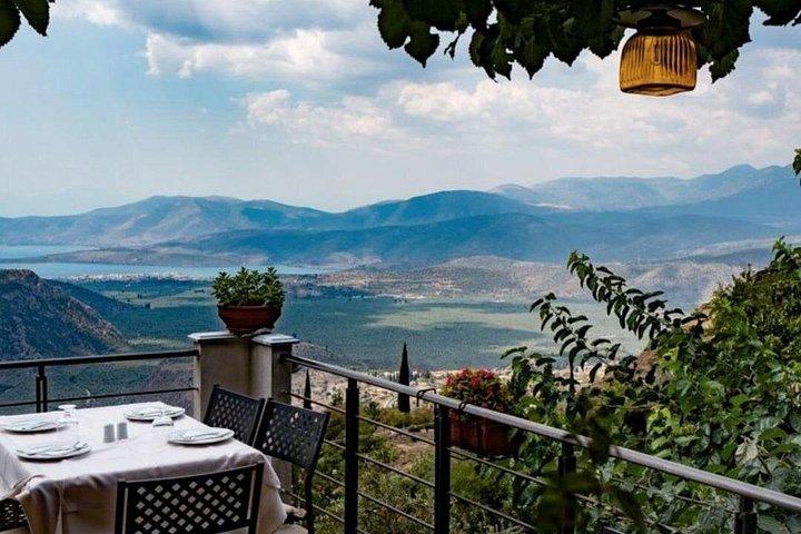 Delphi Meteora and Thermopylae 2-Day Private Tour
