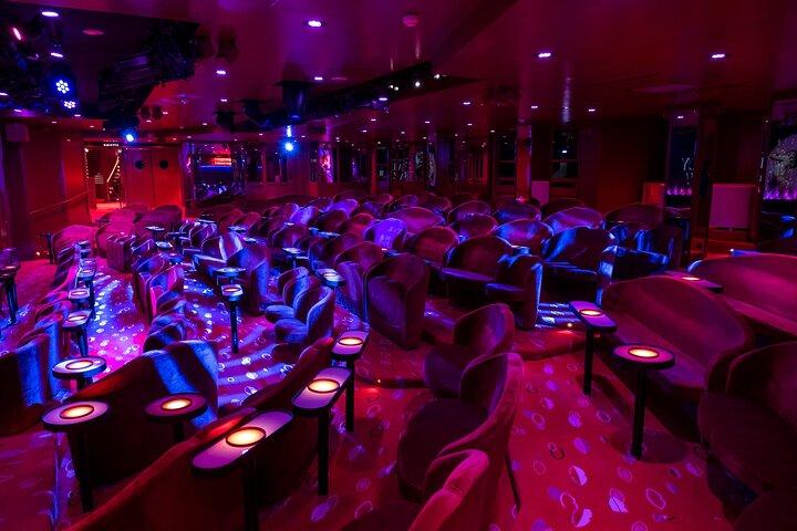 Paris Crazy Horse Cabaret Show con bevande tra cui champagne