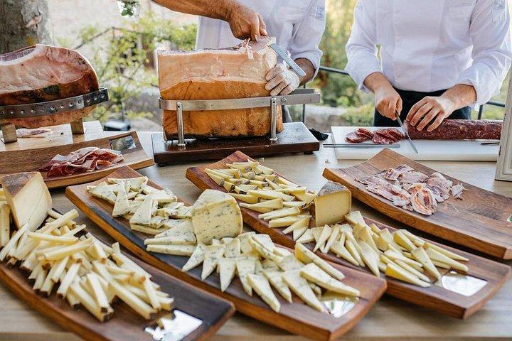 トラステヴェレの通りを食べる：秘密のローマのプライベートフードツアー