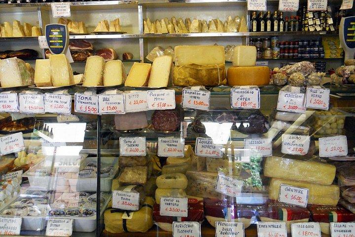 トラステヴェレの通りを食べる：秘密のローマのプライベートフードツアー