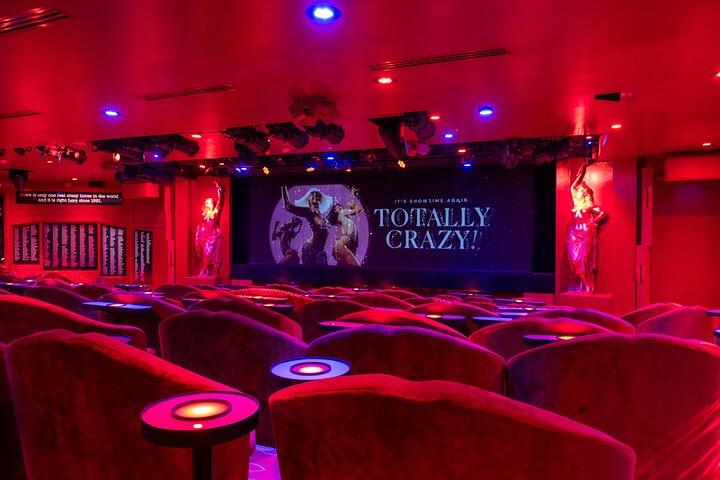 Paris Crazy Horse Cabaret Show con bevande tra cui champagne