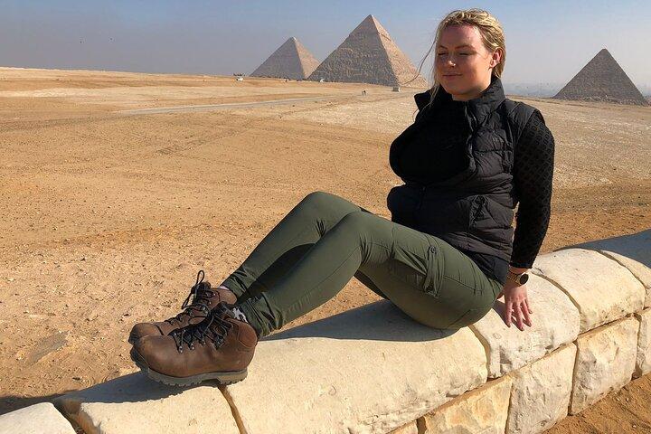 Tour privato di 8 ore Piramidi di Giza, sfinge, museo egizio e spettacolo di luci sonore