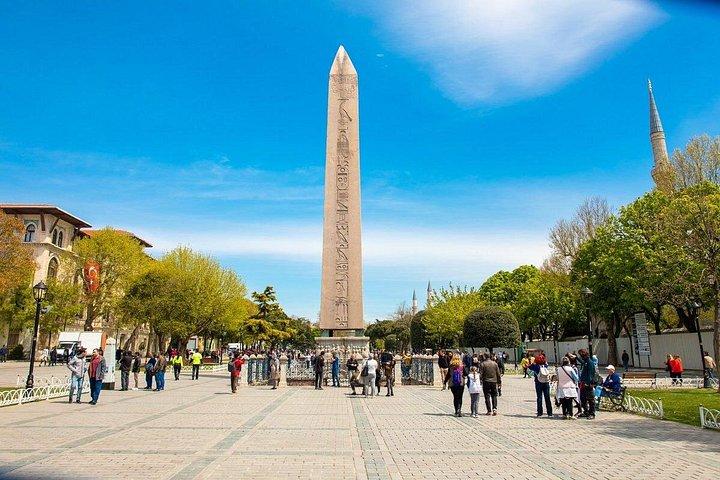 イスタンブールのビザンチン遺跡の半日モーニング ウォーキング ツアー