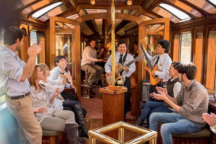 ハイラム・ビンガム豪華列車で行くマチュピチュ日帰りツアー