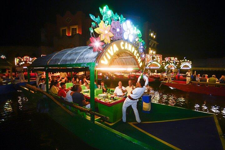 カンクンとプラヤ デル カルメン発のソキシミルコ ツアー フォルクロール メキシカン パーティー ナイト
