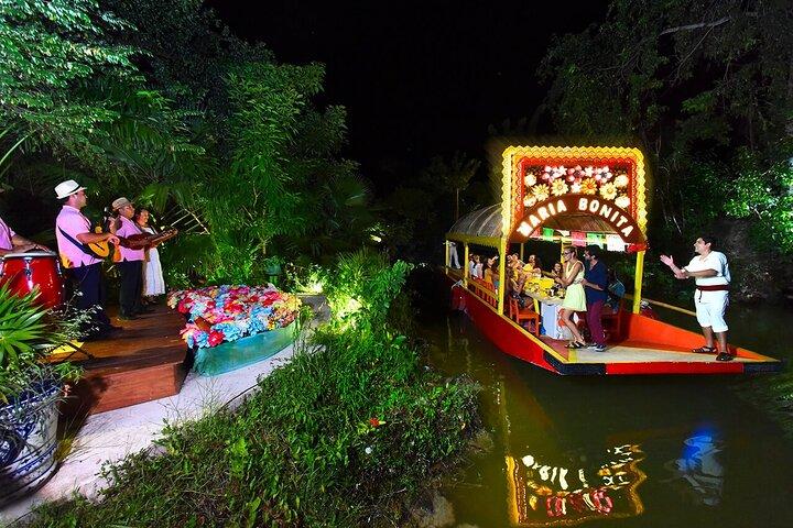 カンクンとプラヤ デル カルメン発のソキシミルコ ツアー フォルクロール メキシカン パーティー ナイト