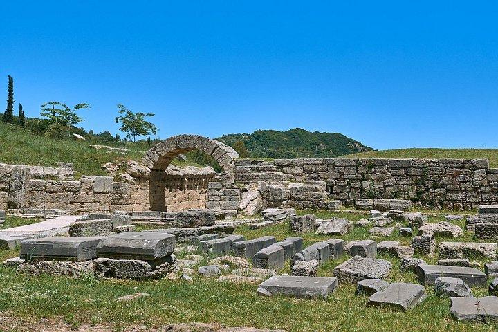 素晴らしいランチとドリンクを含むアテネからの古代オリンピアのプライベート 1 日