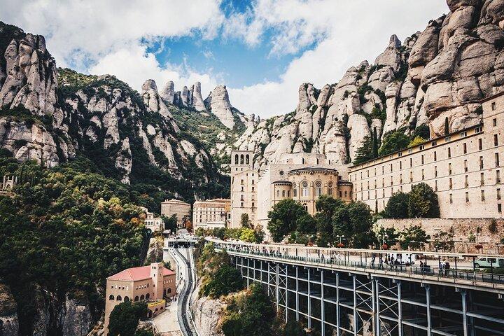 Montserrat Tour from Barcelona with Cog-Wheel Train&Black Madonna