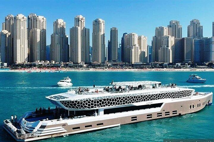 Lotus Cruise Dubai Atemberaubende 3-stündige Dinner-Kreuzfahrt in der Marina