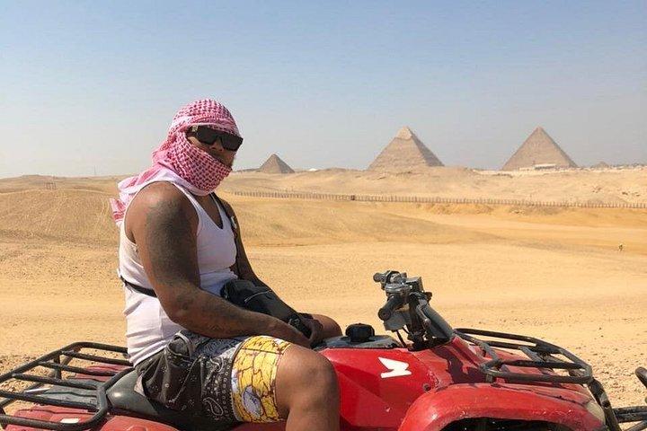 プライベート ツアー ギザのピラミッド、スフィンクス、ランチ、60 分のクワッドバイク ATV、ラクダ乗り
