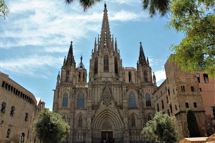 バルセロナ ウォーキング ツアー ゴシック地区とランブラス通り + ボート ツアー