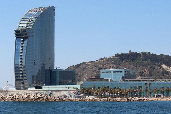 バルセロナ ウォーキング ツアー ゴシック地区とランブラス通り + ボート ツアー