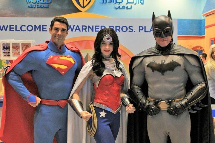 Ticket ohne Anstehen für Warner Bros. mit Abholung und Rückgabe
