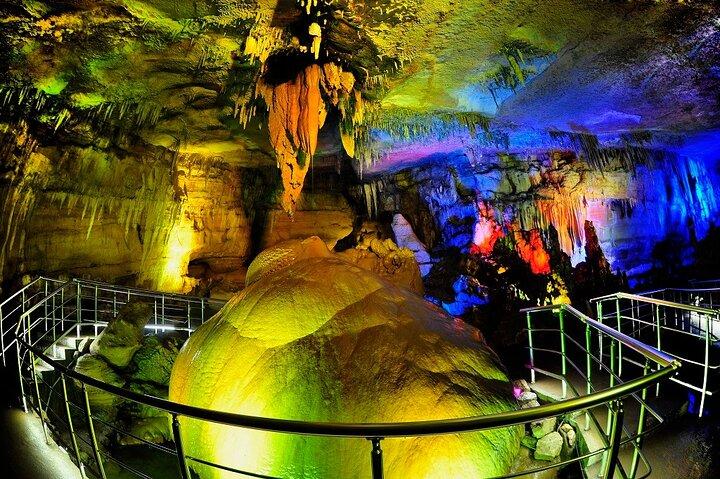 Privat rundtur: Prometheus, Sataplia Caves Bagrati, Gelati