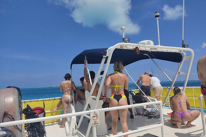 Día Fantástico Isla Mujeres Catamarán Ilimitado desde Riviera Maya