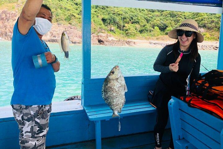 Voyage privé de pêche et de plongée en apnée inclus Déjeuner barbecue en bateau en bois