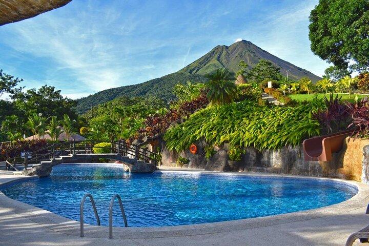 3 in 1 combo: La Fortuna-waterval, hangende bruggen, thermale spa van San José