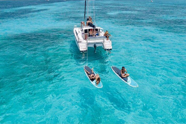カンクンプライベートカタマランイスラムヘレスドリンクシュノーケリングランチ楽しい