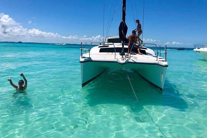 Isla Mujeres privécatamaran, cruisen, snorkelen met plezier !!