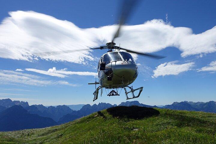 Vol privé en hélicoptère vers le Stockhorn, avec vue sur les Alpes suisses.